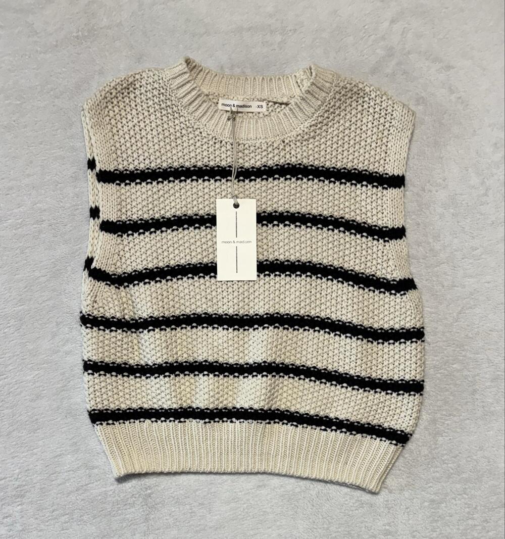 Moon & Madison Sweater Vest Womens XS Beige Black Striped Chunky Knit Crewneck